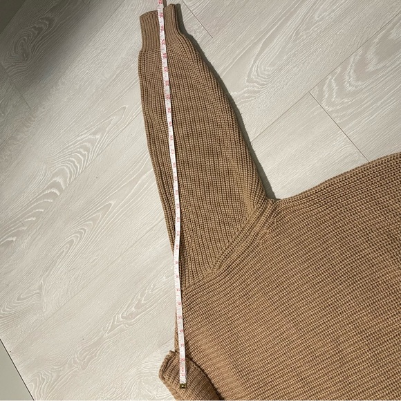 Aritzia Wilfred Montpellier Turtleneck light Brown size Small 6/8 fit - Picture 11 of 16